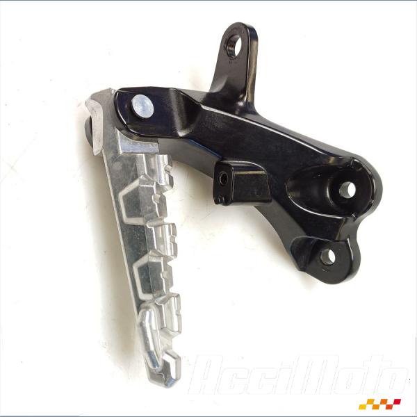 Pièce Moto Platine repose-pied arrière (gauche) KYMCO AK 550