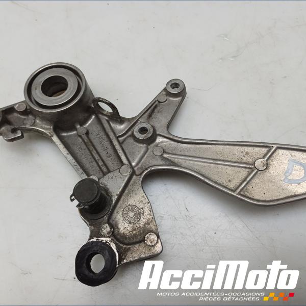 Pièce Moto Platine repose-pied avant (droit) HONDA VTR1000