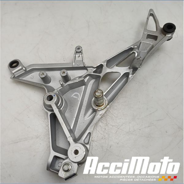 Pièce Moto Platine repose-pieds (droit) HONDA CB125F