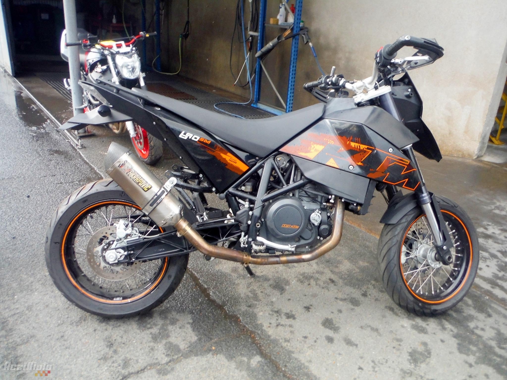 Moto accidentée KTM 690 SUPERMOTO NOIR