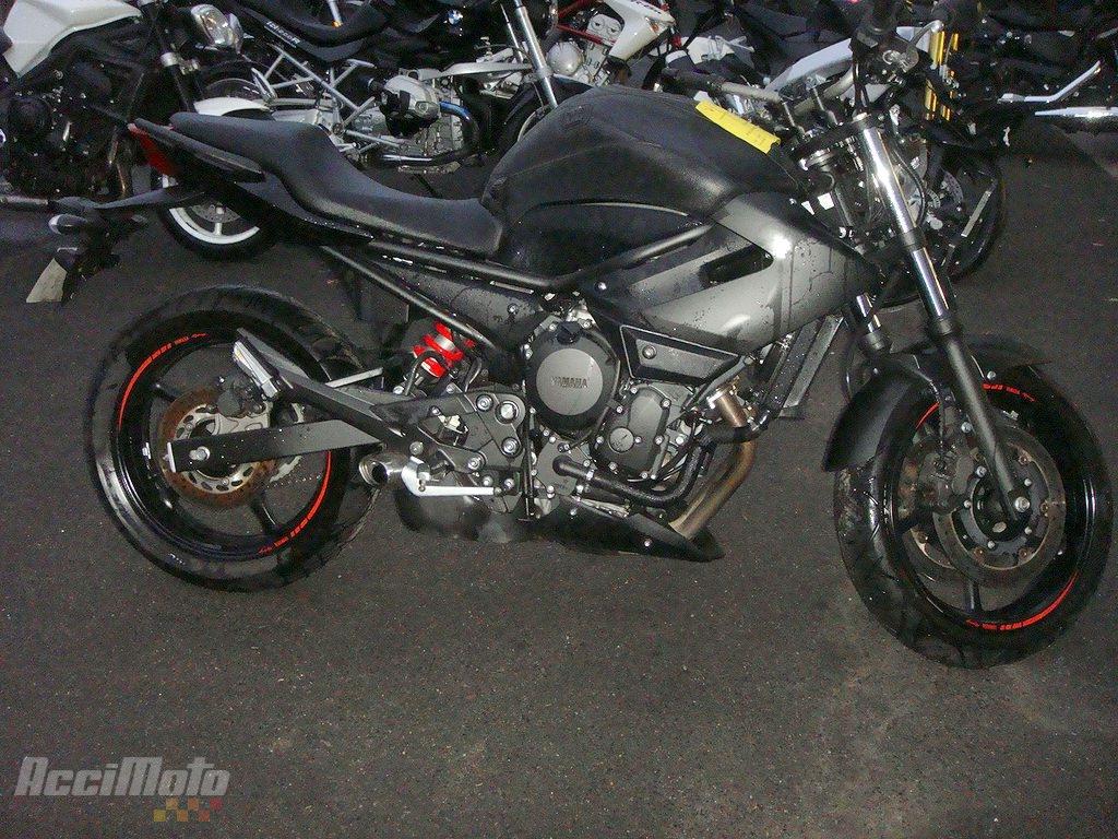 Moto accidentée YAMAHA XJ6 NOIR