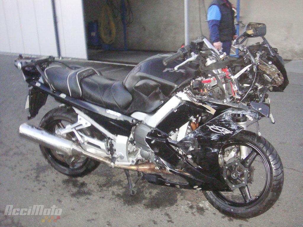 Moto accidentée YAMAHA FJR 1300 FJR1300 1300FJR NOIR