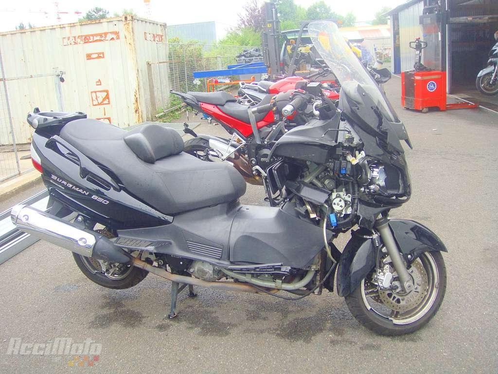 Moto accidentée SUZUKI BURGMAN 650 NOIR